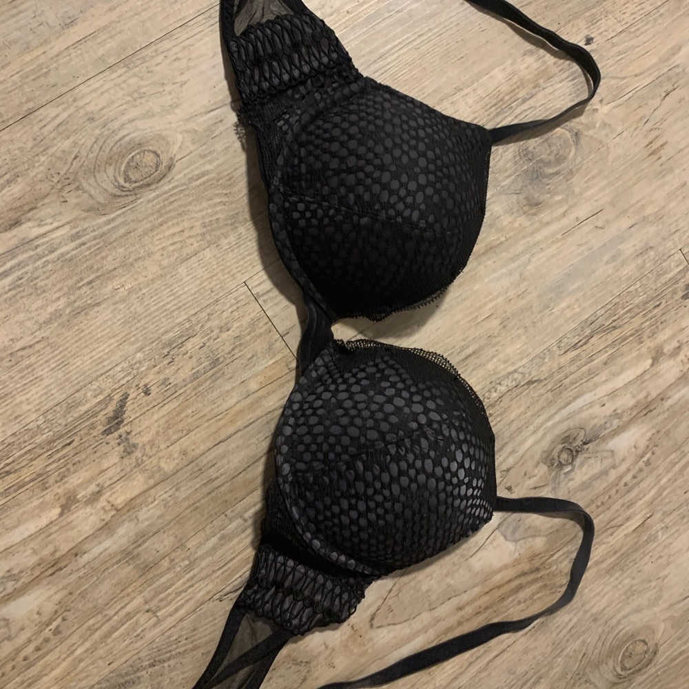 Victoria’s Secret bombshell bra